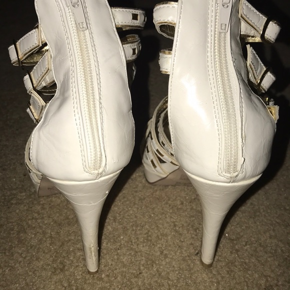⚜️White & gold sandal heels⚜️ - Picture 2 of 6